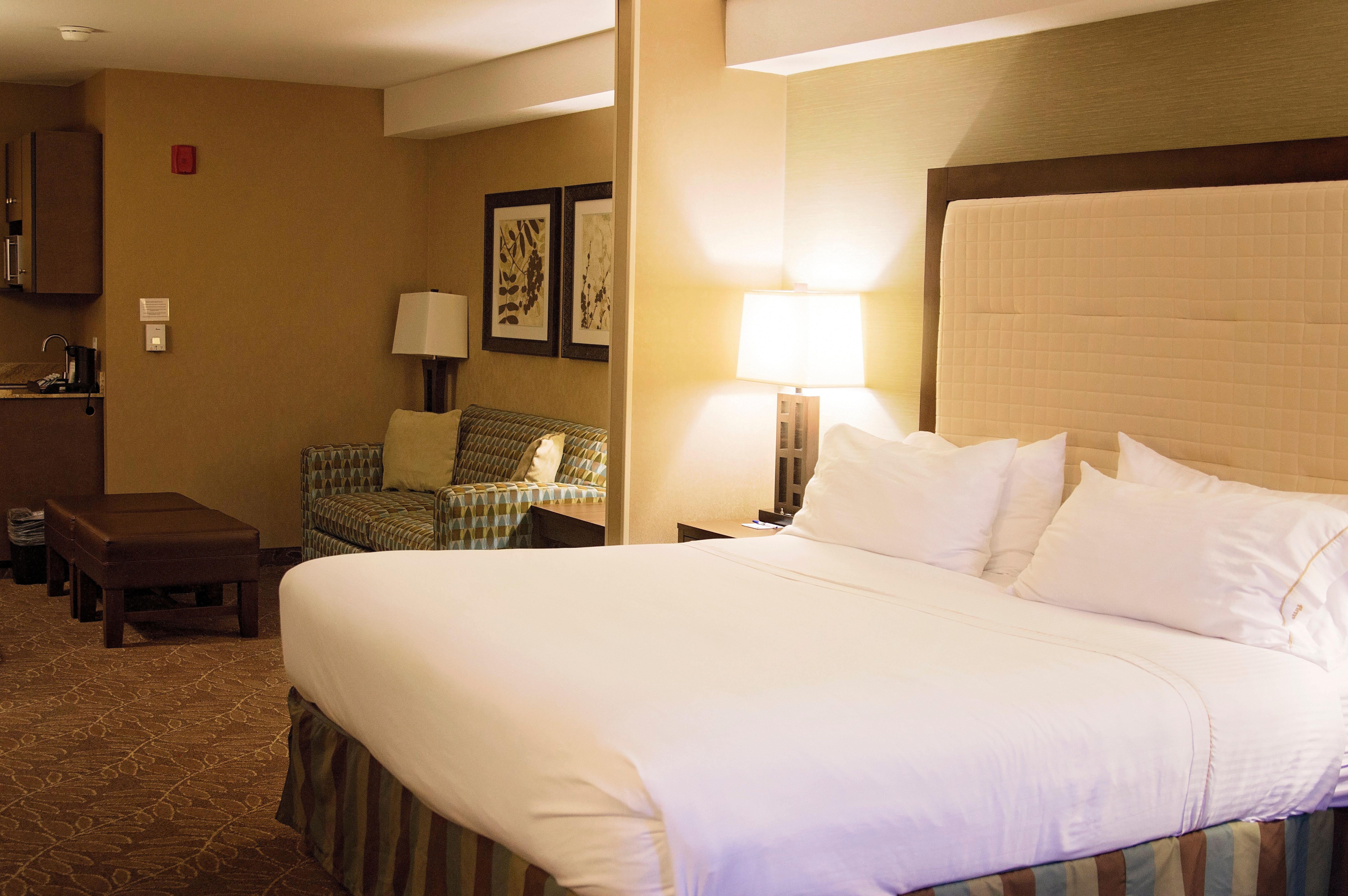 Holiday Inn Express & Suites Logan By Ihg Zewnętrze zdjęcie