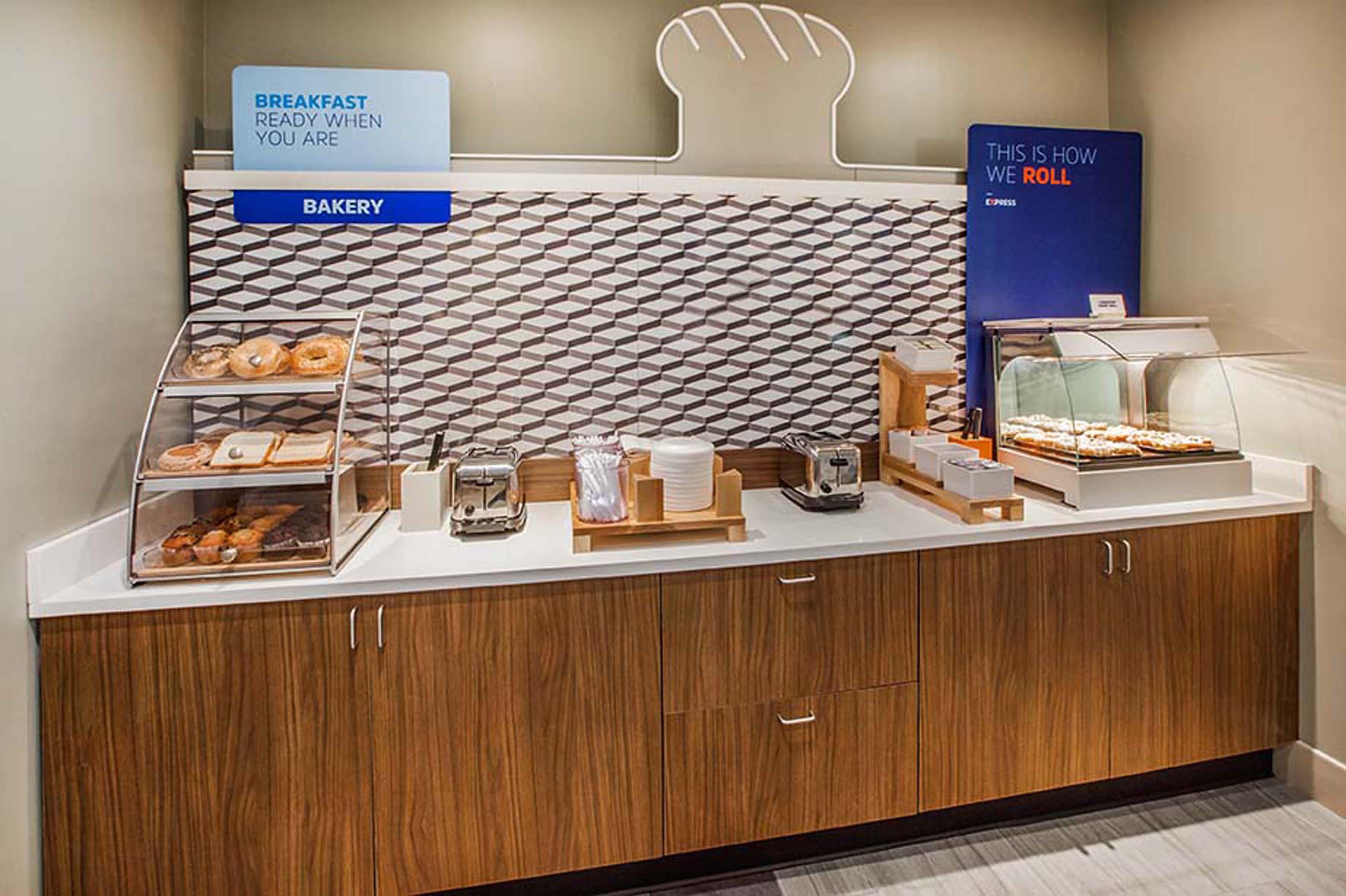 Holiday Inn Express & Suites Logan By Ihg Zewnętrze zdjęcie