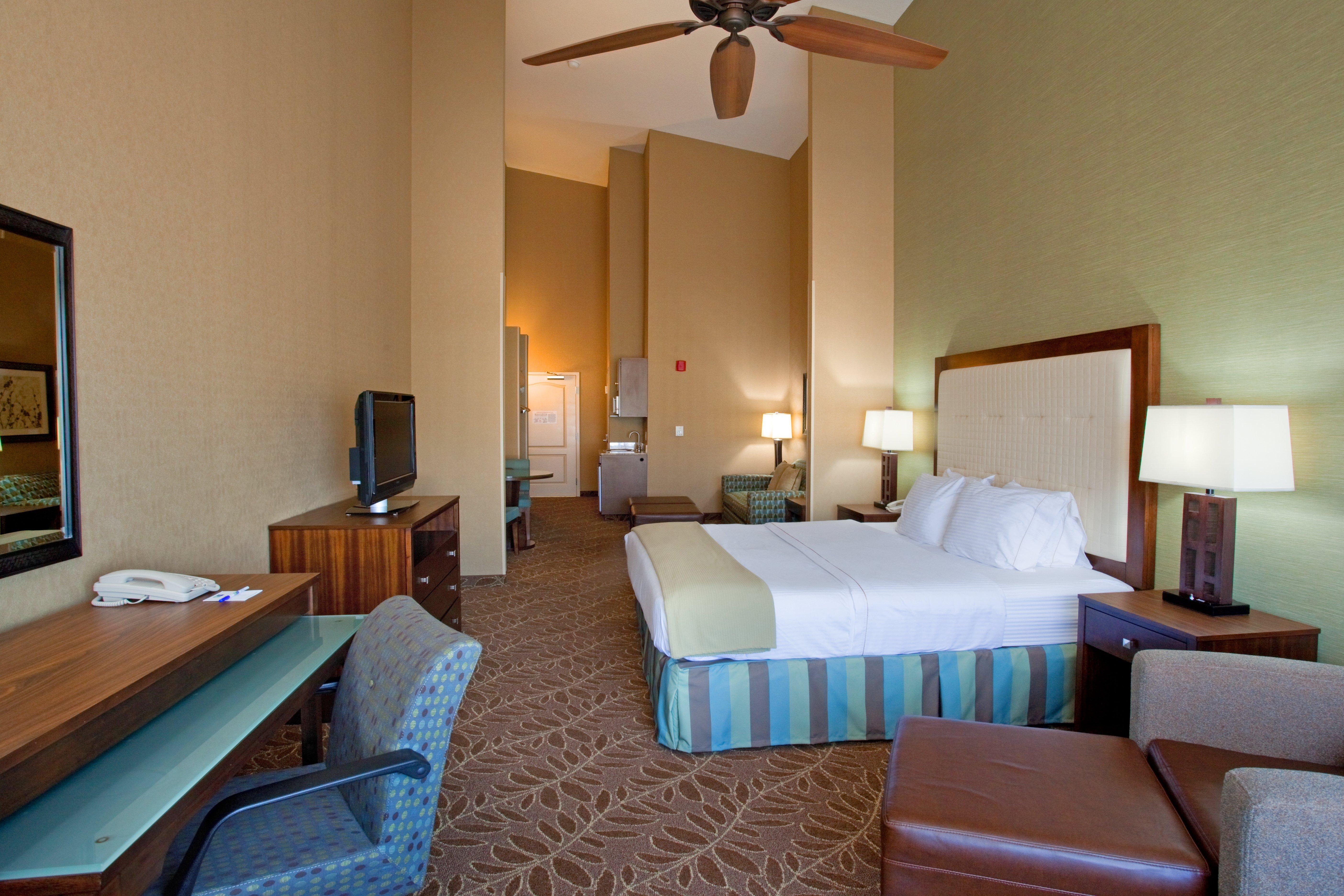 Holiday Inn Express & Suites Logan By Ihg Zewnętrze zdjęcie