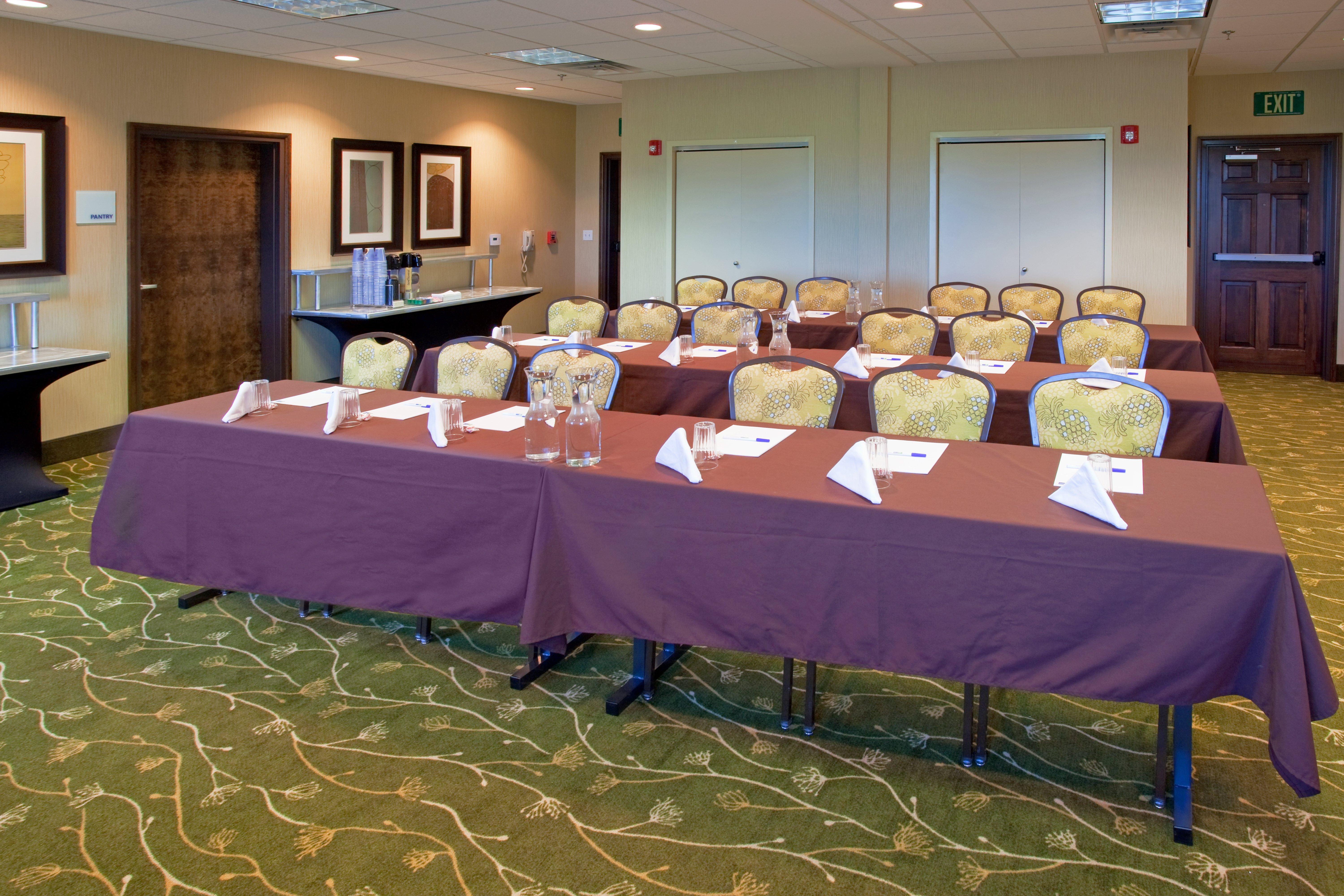 Holiday Inn Express & Suites Logan By Ihg Zewnętrze zdjęcie