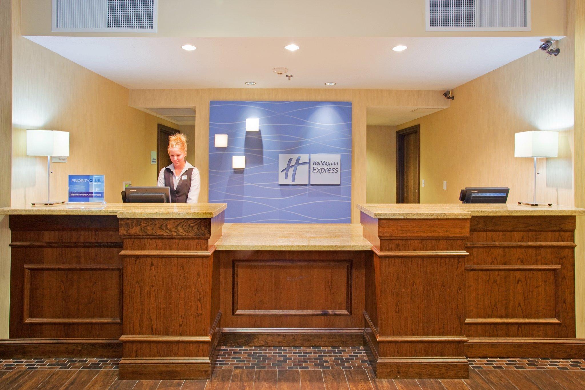 Holiday Inn Express & Suites Logan By Ihg Zewnętrze zdjęcie