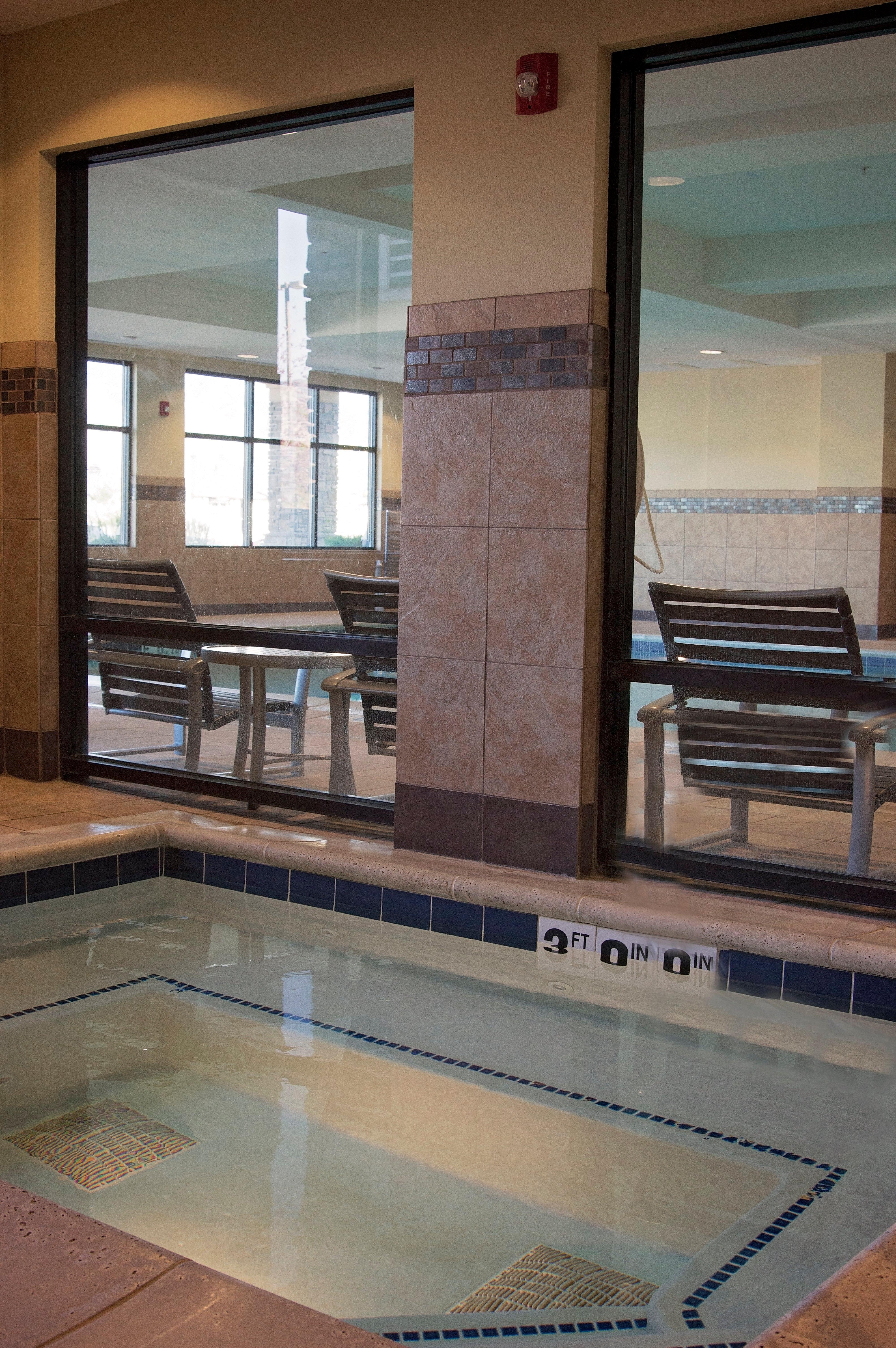 Holiday Inn Express & Suites Logan By Ihg Zewnętrze zdjęcie
